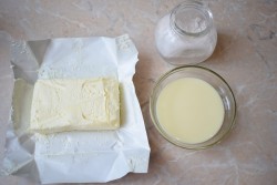 название картинки Масляный крем со сгущенкой для торта
