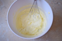 название картинки Масляный крем со сгущенкой для торта