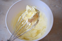 название картинки Масляный крем со сгущенкой для торта