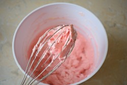 название картинки Масляный крем со сгущенкой для торта