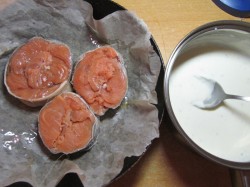 название картинки Медальоны из семги в духовке в сливочно-сырном соусе с дор блю