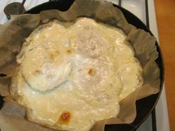 название картинки Медальоны из семги в духовке в сливочно-сырном соусе с дор блю