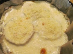 название картинки Медальоны из семги в духовке в сливочно-сырном соусе с дор блю