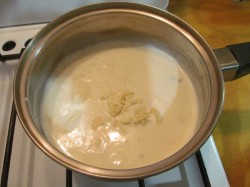 название картинки Медальоны из семги в духовке в сливочно-сырном соусе с дор блю