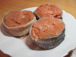 название картинки Медальоны из семги в духовке в сливочно-сырном соусе с дор блю