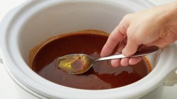 Медленный гуляш с телячьими ребрами