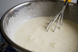 Медовые тонкие коржи - шаг 2 Медовые тонкие коржи - шаг 2