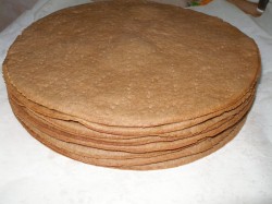 Медовый торт Коровка с вареной сгущенкой