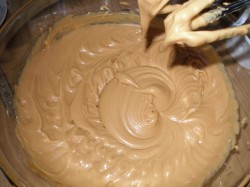 Медовый торт Коровка с вареной сгущенкой