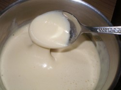 Медовый торт Коровка с вареной сгущенкой