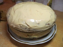 Медовый торт в мультиварке с вареной сгущенкой