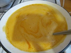 Медовый торт в мультиварке с вареной сгущенкой