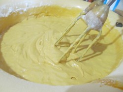 Медовый торт в мультиварке с вареной сгущенкой