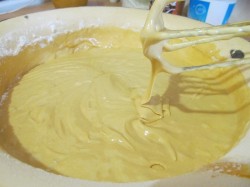 Медовый торт в мультиварке с вареной сгущенкой