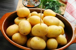 Мелкая картошка в духовке в кожуре целиком