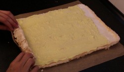 Меренговый рулет с лимонным кремом