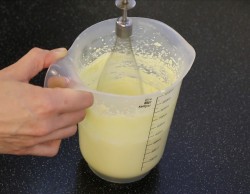 Меренговый рулет с лимонным кремом