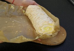 Меренговый рулет с лимонным кремом