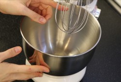 Меренговый рулет с лимонным кремом