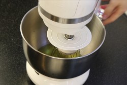 Меренговый рулет с лимонным кремом