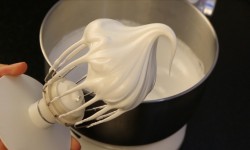 Меренговый рулет с лимонным кремом