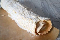 название картинки Меренговый рулет Павлова с малиной