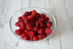 название картинки Меренговый рулет Павлова с малиной