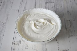 название картинки Меренговый рулет Павлова с малиной