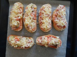 Мини пицца на батоне в духовке