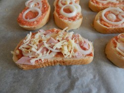 Мини пицца на батоне в духовке