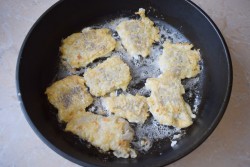 Минтай жареный на сковороде - шаг 6