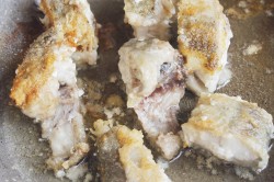 Минтай под маринадом из моркови и лука