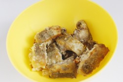 Минтай под маринадом из моркови и лука