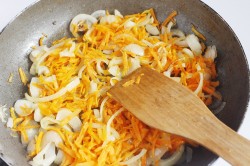 Минтай под маринадом из моркови и лука