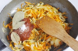 Минтай под маринадом из моркови и лука