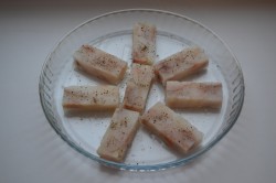 название картинки Филе минтая с овощами в духовке