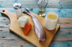 Минтай с майонезом морковью