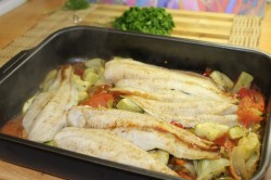 Филе минтая в духовке с овощами запеченное