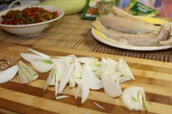 Филе минтая в духовке с овощами запеченное