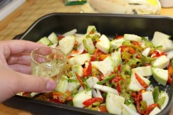 Филе минтая в духовке с овощами запеченное