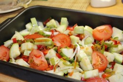 Филе минтая в духовке с овощами запеченное