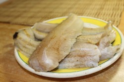 Филе минтая в духовке с овощами запеченное