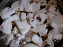 название картинки Минтай с шампиньонами в сметане в духовке