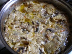 название картинки Минтай с шампиньонами в сметане в духовке