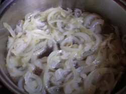 название картинки Минтай с шампиньонами в сметане в духовке