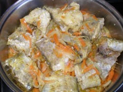 название картинки Минтай с шампиньонами в сметане в духовке