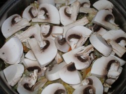 название картинки Минтай с шампиньонами в сметане в духовке