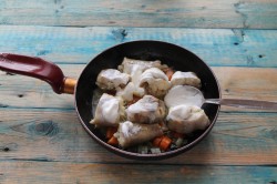 Минтай со сметаной