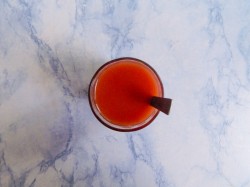 Минтай тушеный с овощами на сковороде