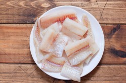 Филе минтая в кляре на сковороде - шаг 2